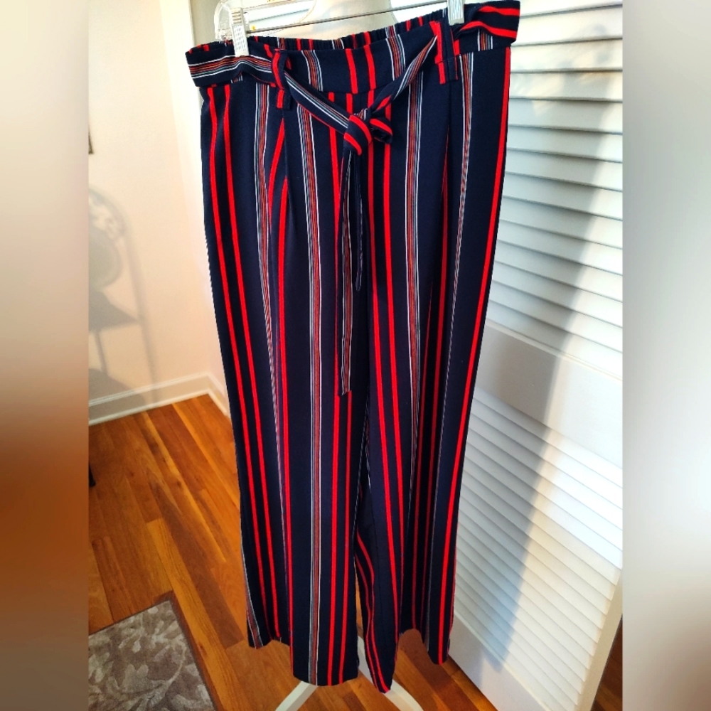 Wide leg, belted pants